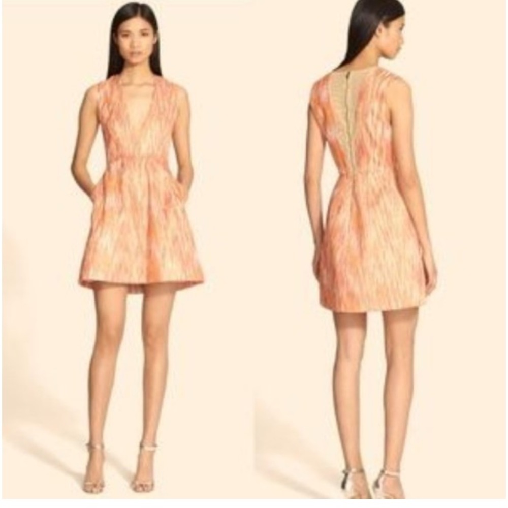 Alice + Olivia ‘Pacey’ Deep-V Lantern Dress